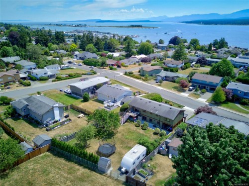 2052 Beaufort Ave, Comox, BC 