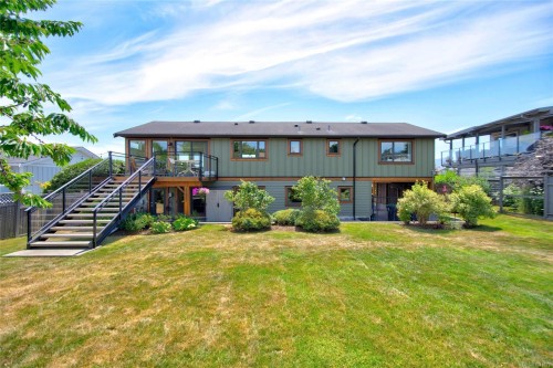2052 Beaufort Ave, Comox, BC 