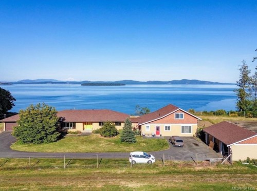 3191 Martindale Rd, Central Saanich, BC 