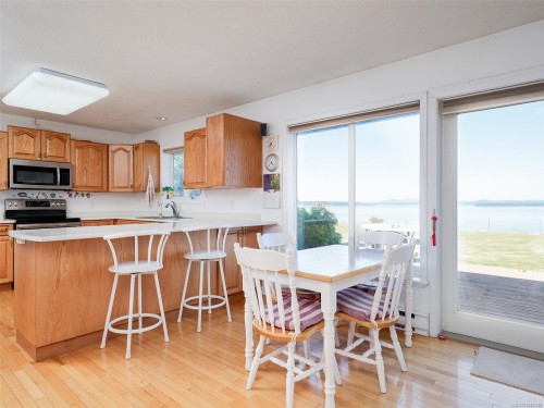 3191 Martindale Rd, Central Saanich, BC 