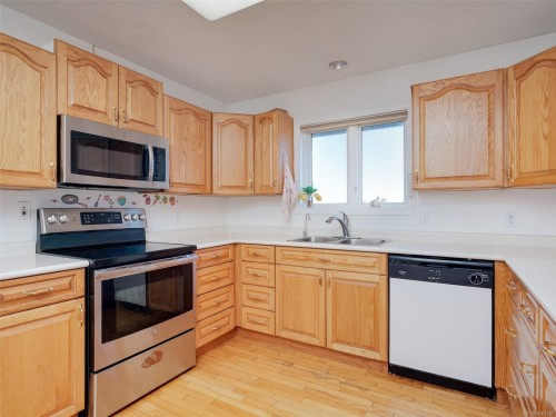 3191 Martindale Rd, Central Saanich, BC 