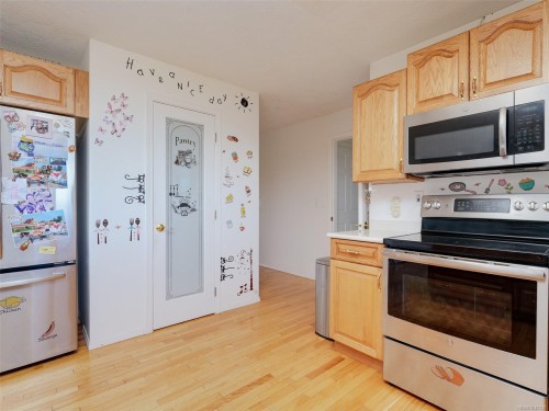 3191 Martindale Rd, Central Saanich, BC 