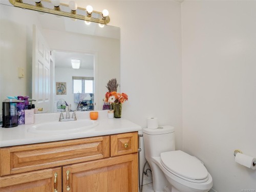 3191 Martindale Rd, Central Saanich, BC 
