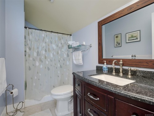3191 Martindale Rd, Central Saanich, BC 