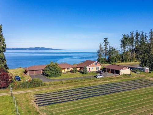 3191 Martindale Rd, Central Saanich, BC 