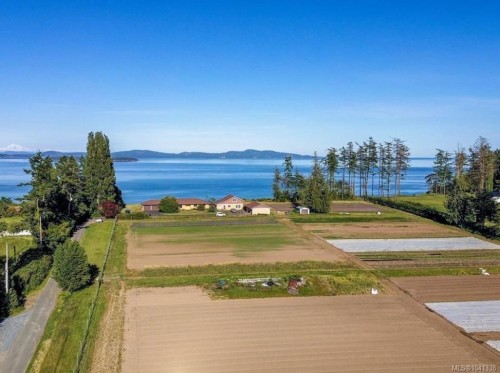 3191 Martindale Rd, Central Saanich, BC 