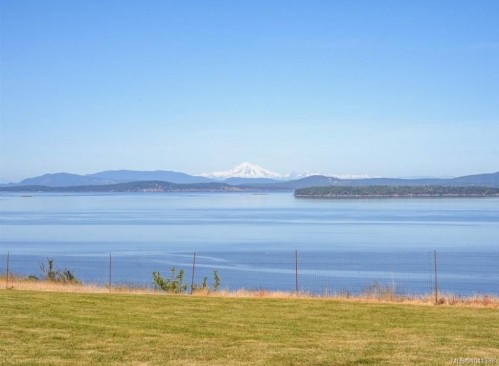 3191 Martindale Rd, Central Saanich, BC 