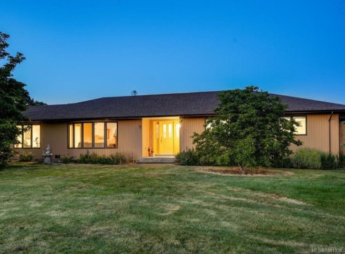 3191 Martindale Rd, Central Saanich, BC 