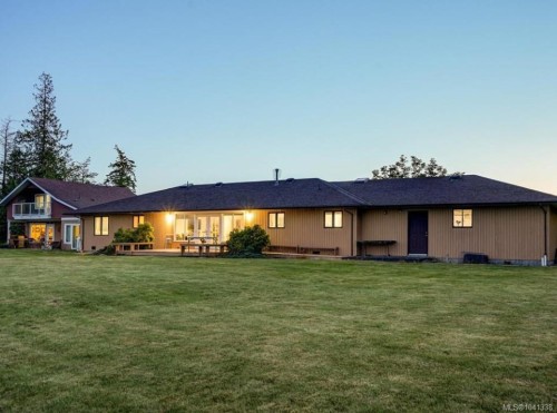 3191 Martindale Rd, Central Saanich, BC 