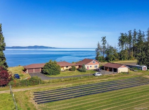 3191 Martindale Rd, Central Saanich, BC 