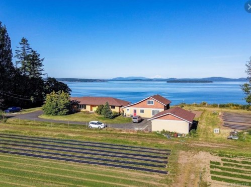 3191 Martindale Rd, Central Saanich, BC 