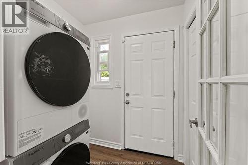 1330 Central Avenue, Windsor, ON - Indoor Photo Showing Laundry Room