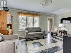 9 RIVERGLEN DRIVE Georgina, ON L4P 2P9
