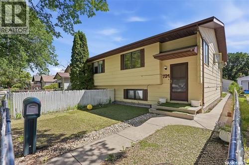 724 M AVENUE S  Saskatoon, SK S7M 2L4