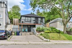 27 BEXHILL AVENUE  Toronto, ON M1L 3B5