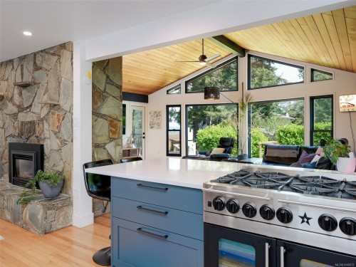 1657 Ash Rd, Saanich, BC 