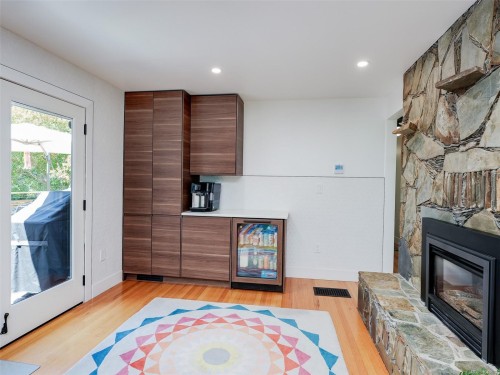 1657 Ash Rd, Saanich, BC 