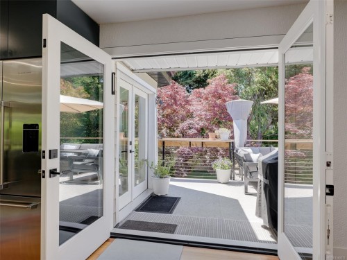 1657 Ash Rd, Saanich, BC 