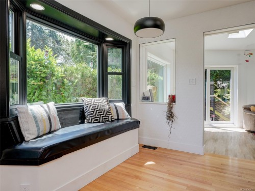 1657 Ash Rd, Saanich, BC 