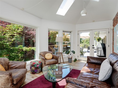1657 Ash Rd, Saanich, BC 