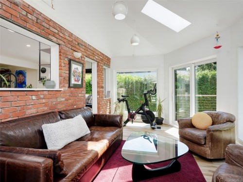 1657 Ash Rd, Saanich, BC 