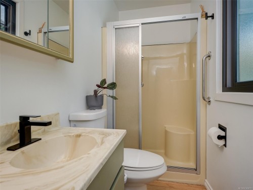 1657 Ash Rd, Saanich, BC 
