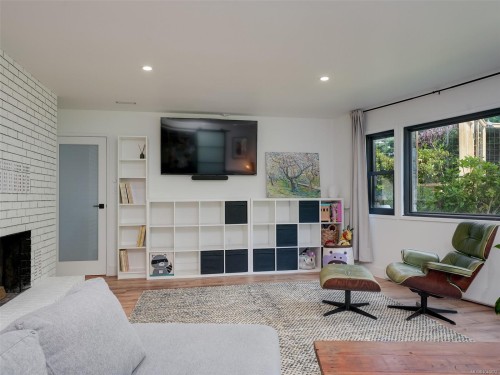 1657 Ash Rd, Saanich, BC 