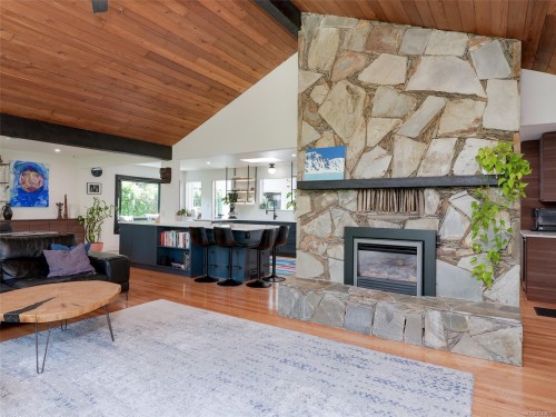 1657 Ash Rd, Saanich, BC 