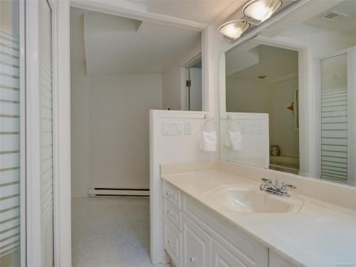 1657 Ash Rd, Saanich, BC 