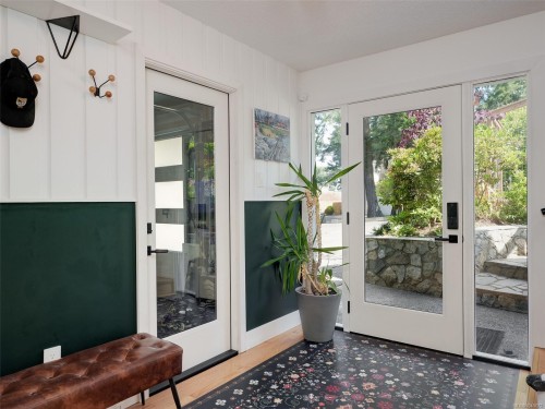 1657 Ash Rd, Saanich, BC 