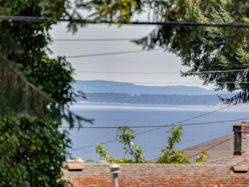 1657 Ash Rd, Saanich, BC 