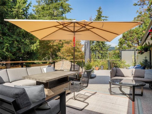 1657 Ash Rd, Saanich, BC 