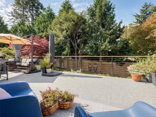 1657 Ash Rd, Saanich, BC 