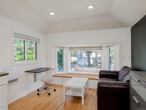 1657 Ash Rd, Saanich, BC 
