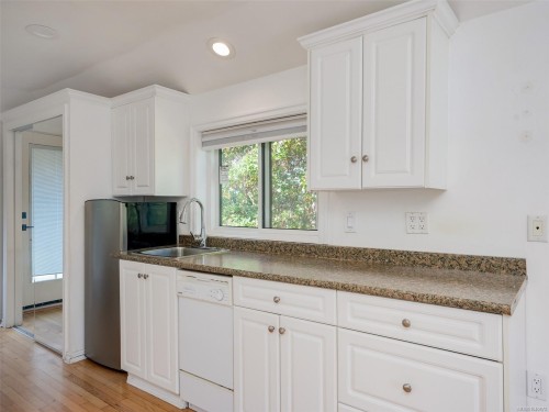 1657 Ash Rd, Saanich, BC 