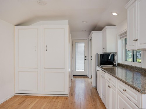 1657 Ash Rd, Saanich, BC 
