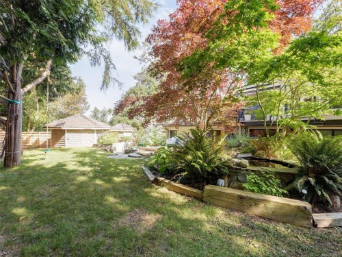 1657 Ash Rd, Saanich, BC 