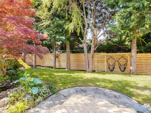 1657 Ash Rd, Saanich, BC 