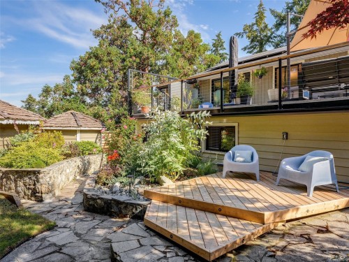 1657 Ash Rd, Saanich, BC 