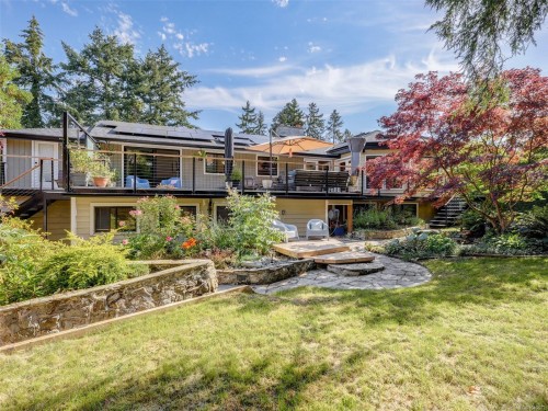 1657 Ash Rd, Saanich, BC 