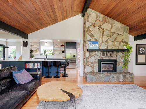 1657 Ash Rd, Saanich, BC 