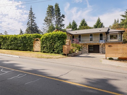 1657 Ash Rd, Saanich, BC 
