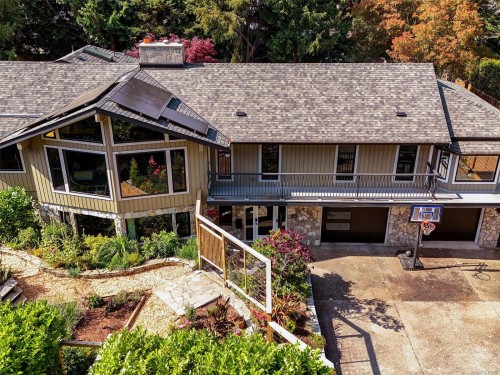 1657 Ash Rd, Saanich, BC 