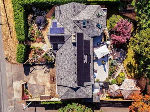 1657 Ash Rd, Saanich, BC 