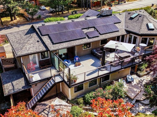 1657 Ash Rd, Saanich, BC 