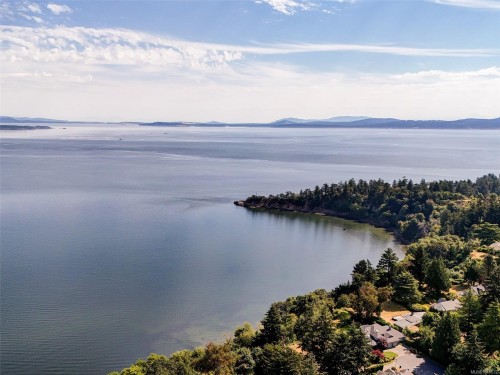 1657 Ash Rd, Saanich, BC 