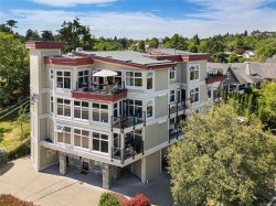 #401-1494 Fairfield Rd Victoria, BC V8S 1E8