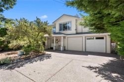 1615 Agnew Ave Saanich, BC V8N 6K6