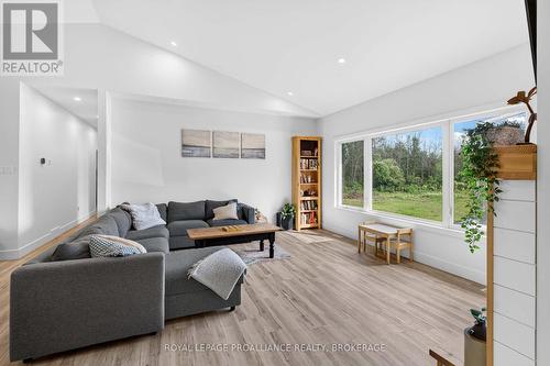 499 Bush Road, Rideau Lakes, ON - Indoor Photo Showing Living Room
