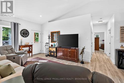 499 Bush Road, Rideau Lakes, ON - Indoor Photo Showing Living Room